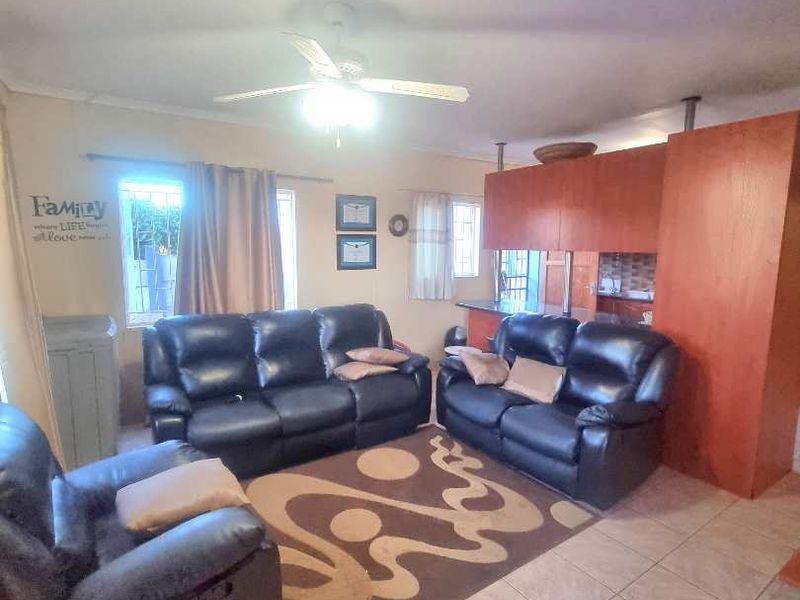 HOUSE FOR SALE IN GREENWELL, KATUTURA - Photo 10