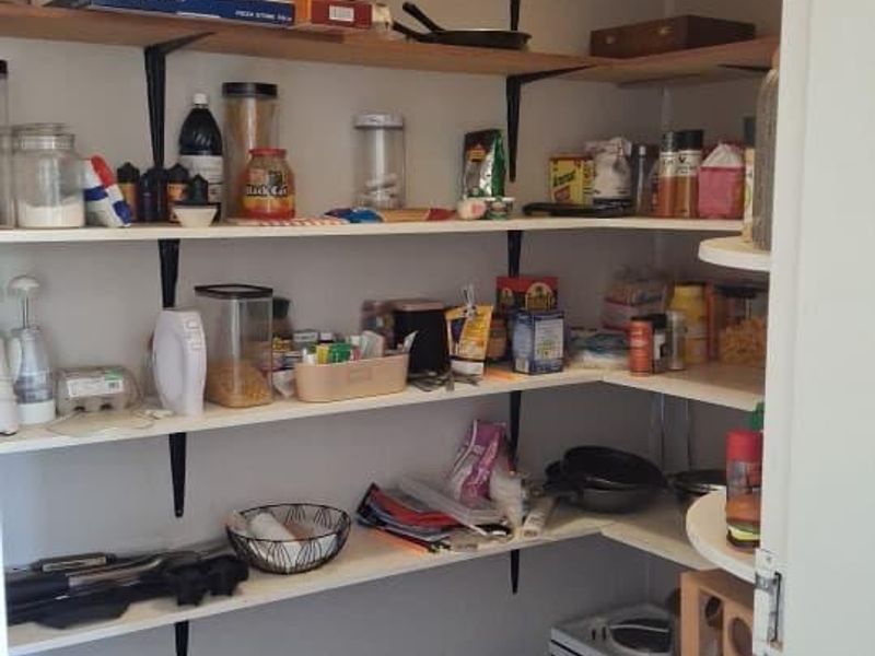 Main House & Flat: Perfect for Extended Family Living - Photo 9