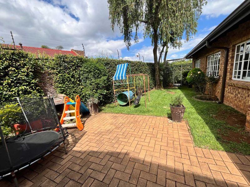 A security complex inside an estate! - Photo 5