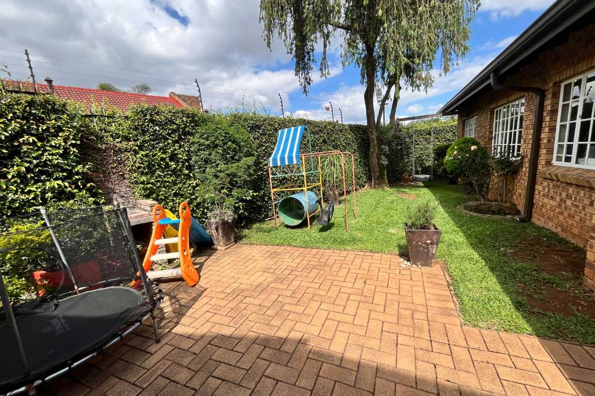 A security complex inside an estate! - Photo 5