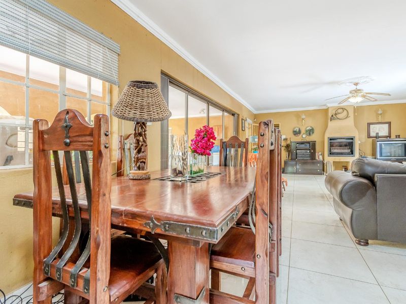 Peaceful Country Living: Two-Bedroom Home with Pool & Two One-Bedroom Cottages! - Photo 10