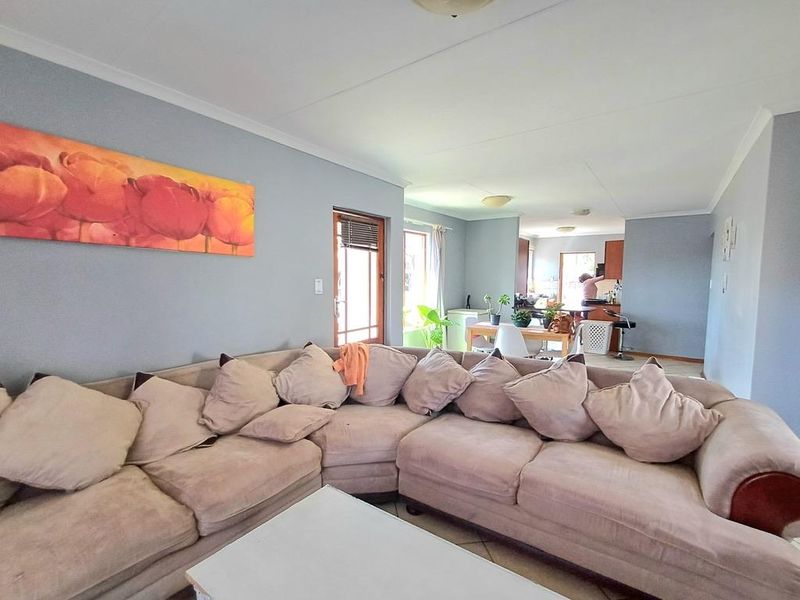 Family Home in 24 Hour Guarded Security Complex - Photo 2