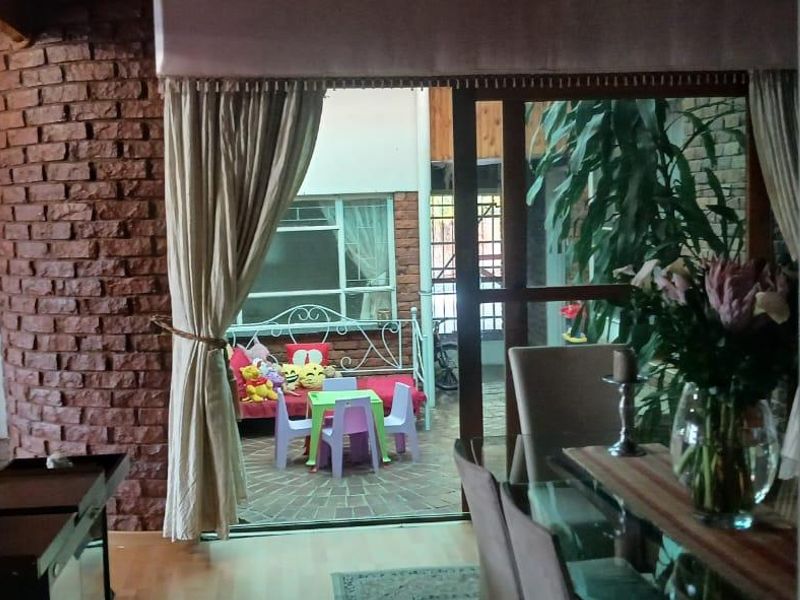 "Spacious Family Haven in Prime Location Awaits!" - Photo 9