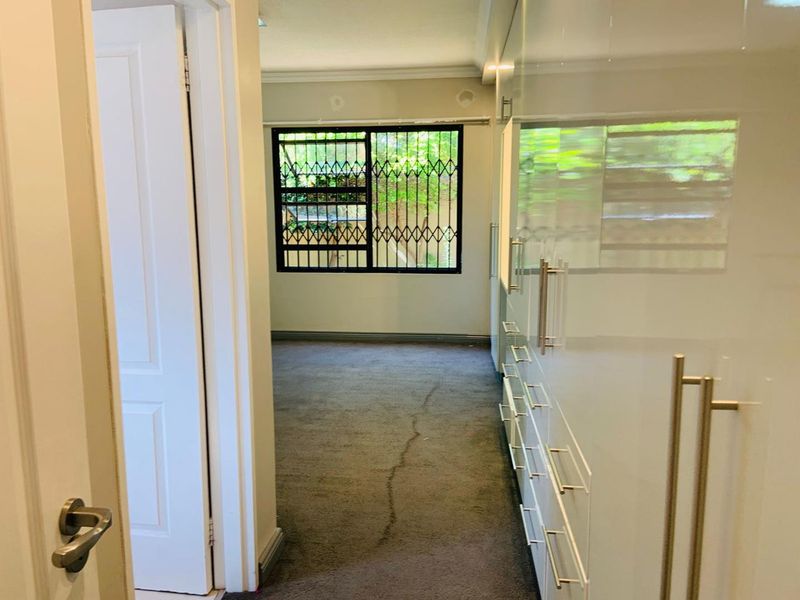 Modern 2-Bed Luxury Apartment with En-Suite & Secure Parking - Photo 8