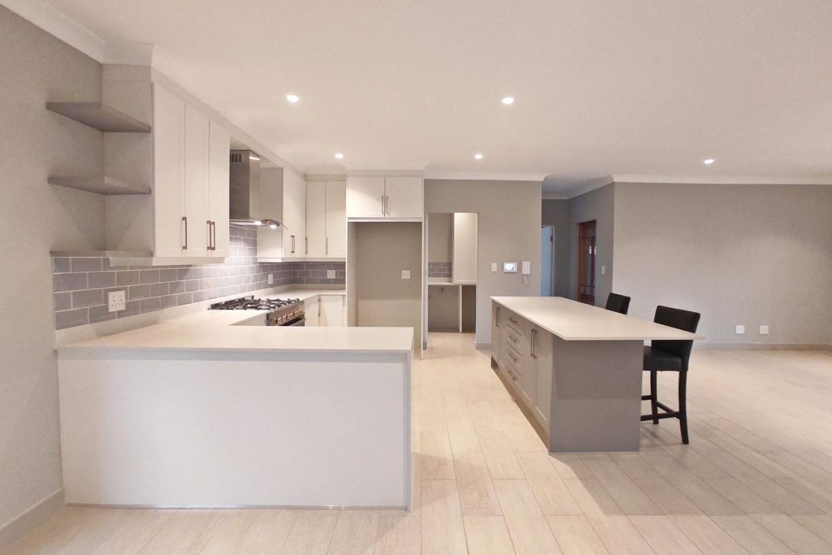 Modern 4 Bedroom House in Allen's Nek - Photo 2