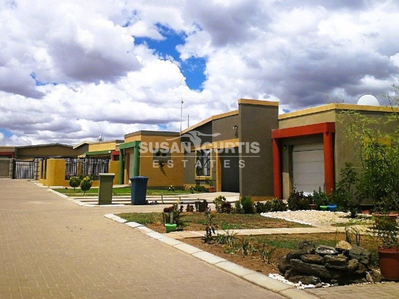 Modern one level family home - Photo 3