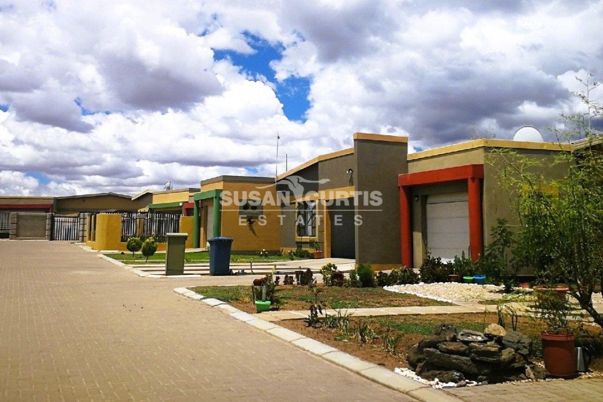 Modern one level family home - Photo 3