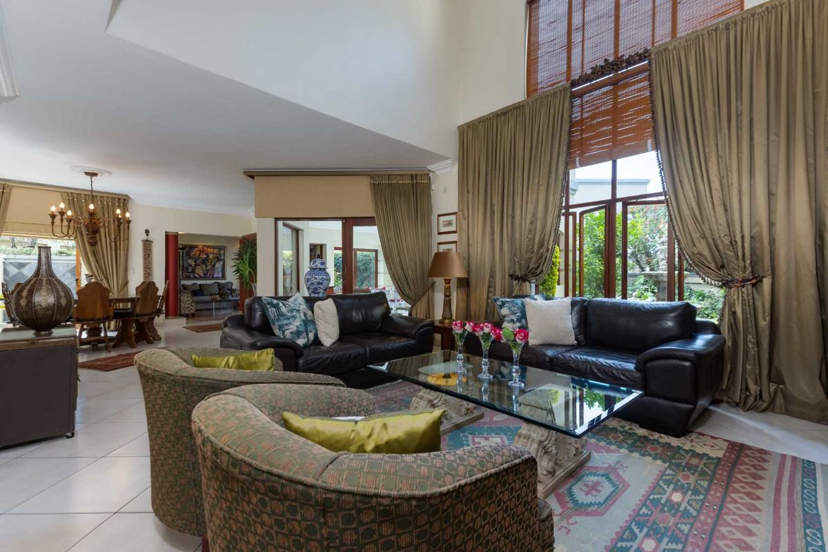 PRESTIGIOUS, HIGH-END TROPHY RESIDENCE IN A SERENE AND PEACEFUL LOCATION - Photo 4