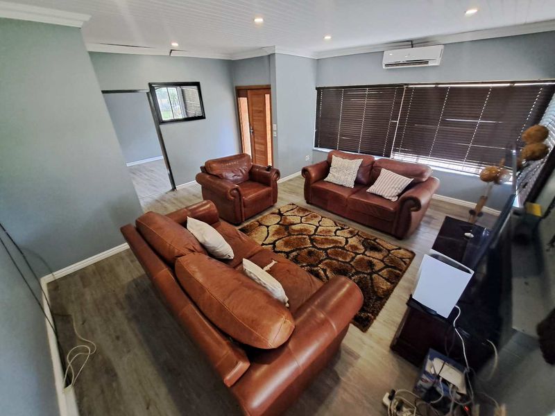 Perfect Family Home with Bonus Flatlet and Income Potential! - Photo 7