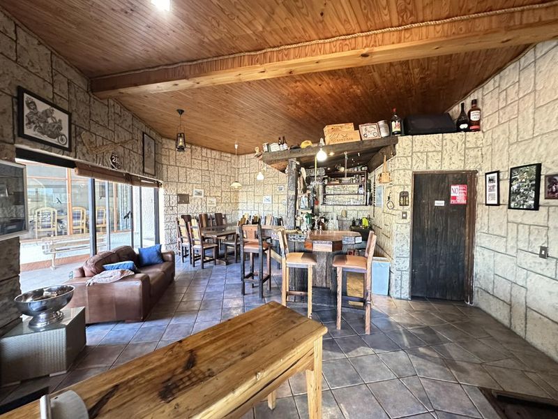 5 Bedroom House for Sale in Klein Windhoek - Photo 4