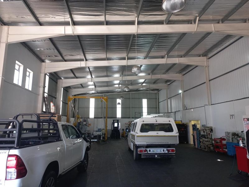 Free standing warehouse / operations premises, available immediately! - Photo 5