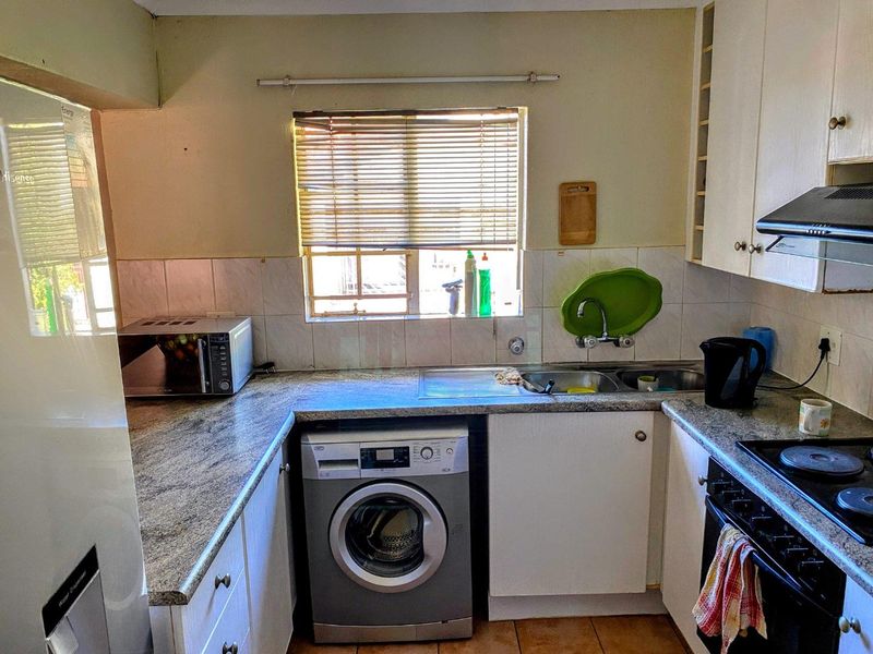 Prestigious & Secure Suburb - Photo 5