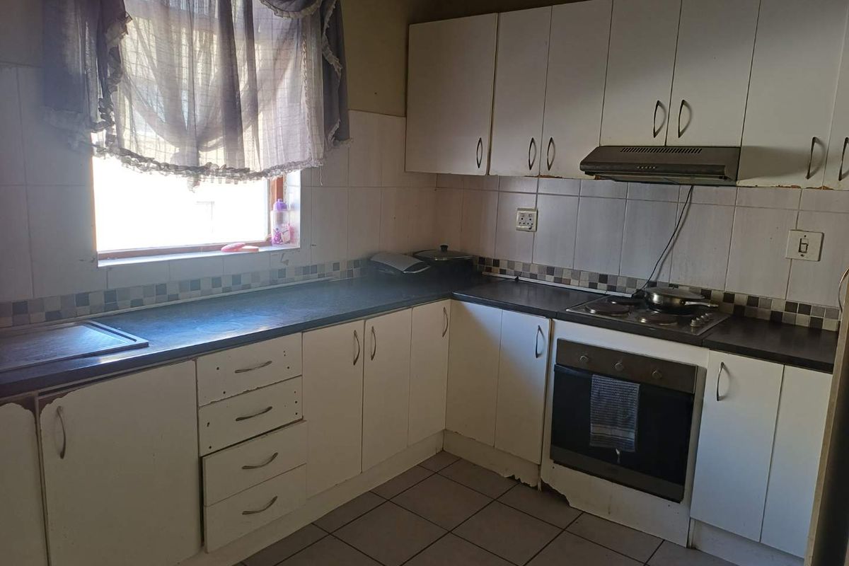 Spacious flat in Established Block - Photo 5