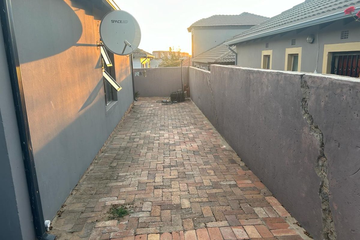 Riverside View - R 980 000 Just move in !! - Photo 3