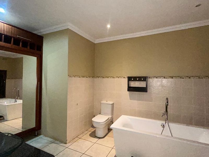 EXCLUSIVE MANDATE - FOR SALE Once in lifetime opportunity! Best price!  4-Bedroom Family House - Photo 10