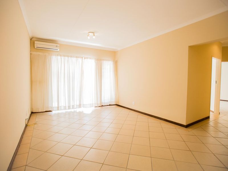 3 Bedroom Simplex with Private Garden - Photo 1