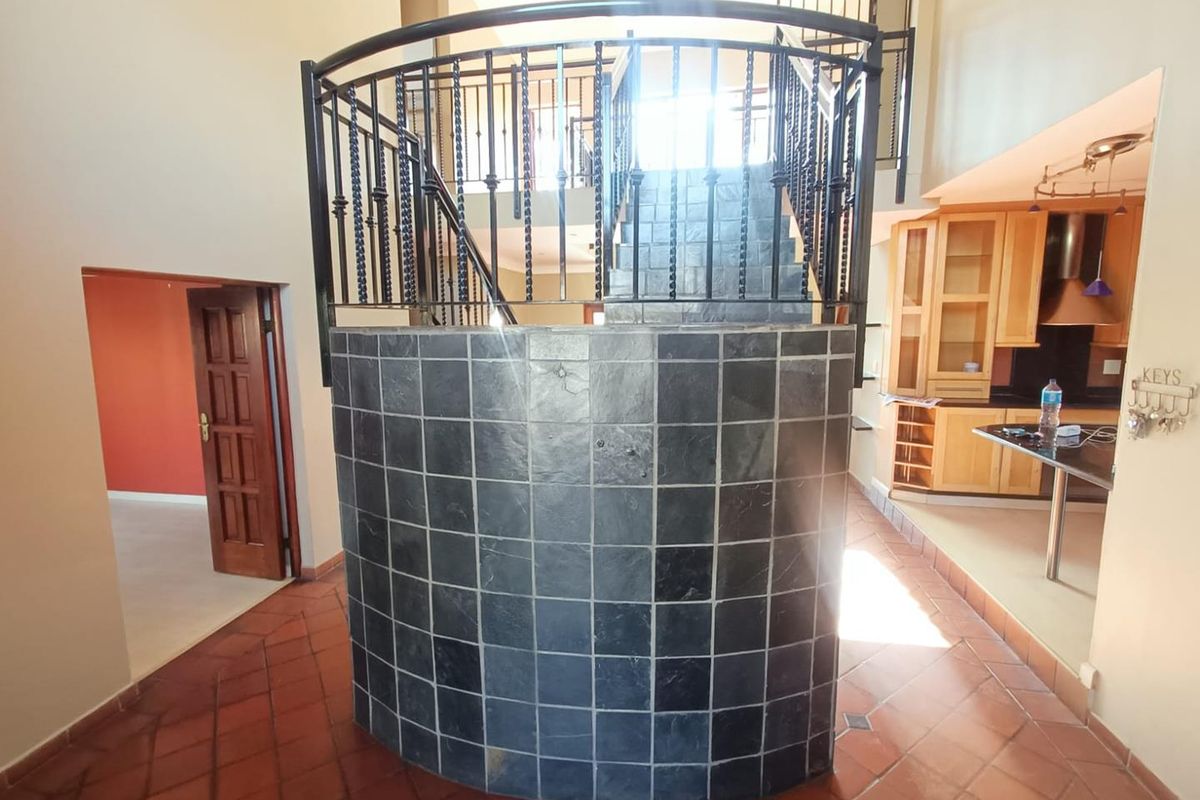 Stunning Property for Sale in Highveld, Centurion - Photo 2
