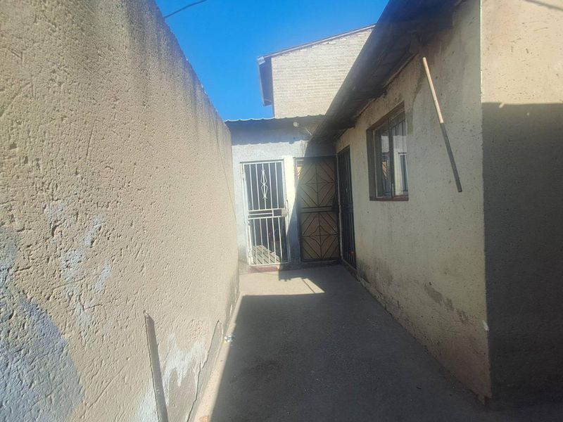 2 Bedroom House In Lindekuhle Ivory Park Ext 10 - Photo 7