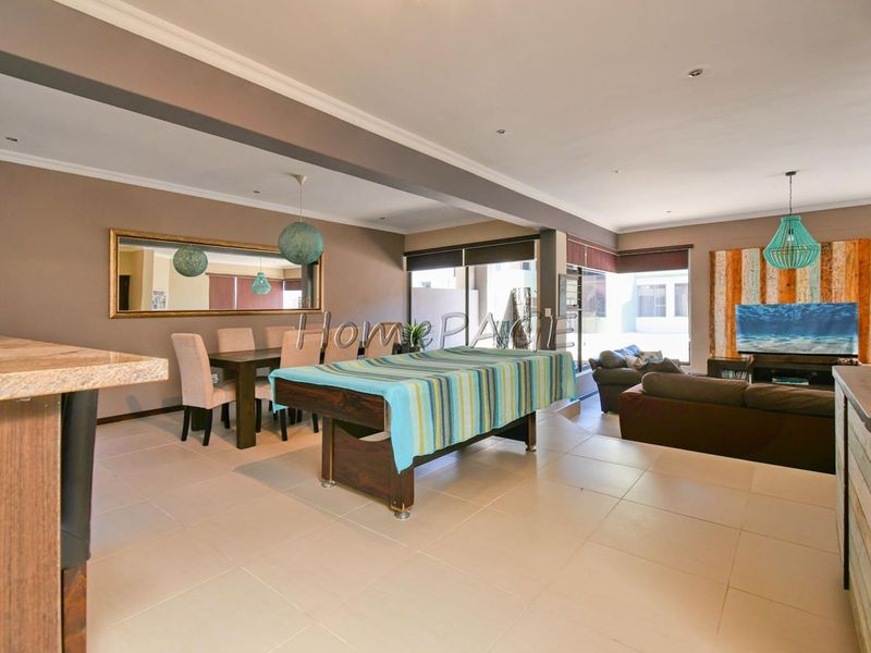 Long Beach Ext 1, Walvis Bay:  BEAUTIFUL, LUXURIOUS Home is for Sale - Photo 10