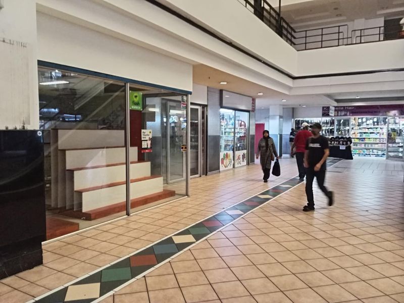 Prime retail space to let - Photo 4