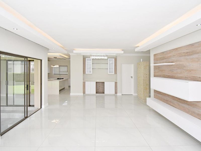 4 Bedroom Home To Rent in Midlands Estate,Midstream - Photo 8