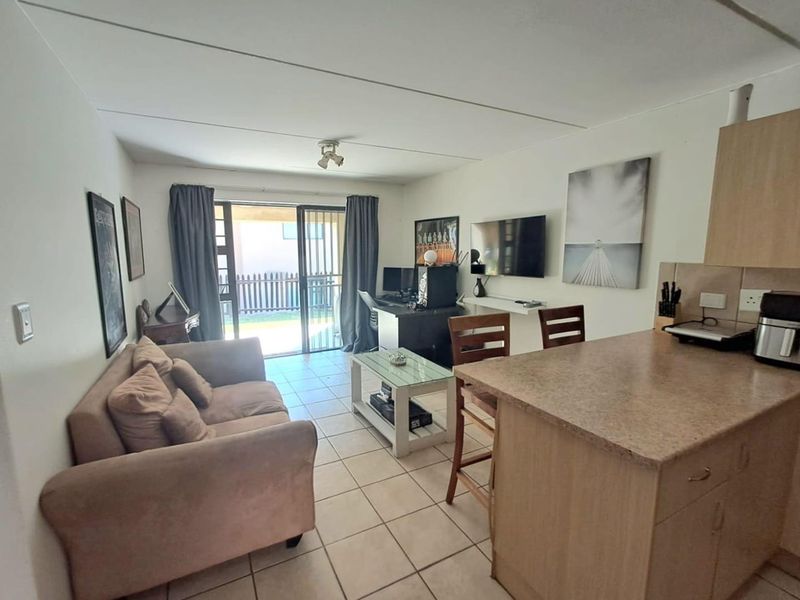 2 Bedroom Townhouse in Noordhang - Photo 3