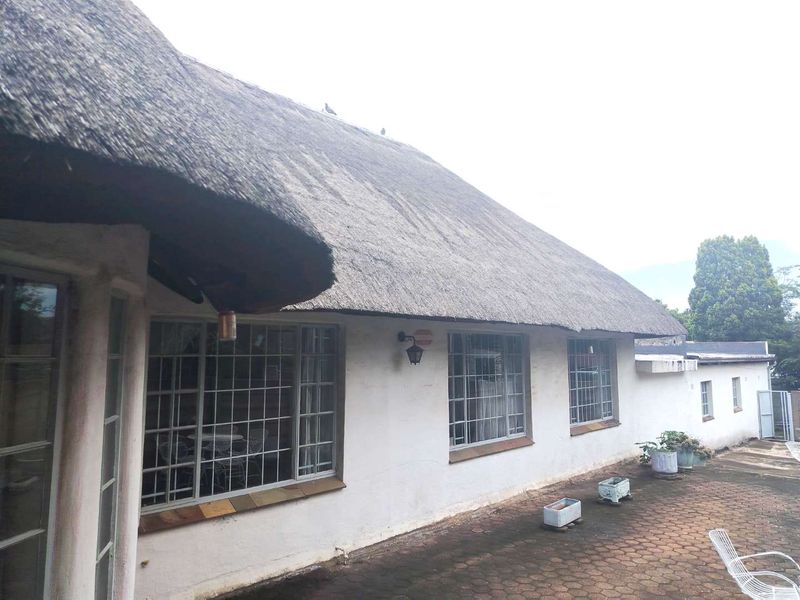 A Rare Find in South Crest! - Photo 4