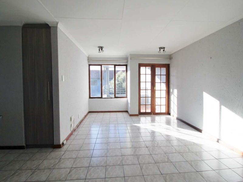 Sunny and spacious - Photo 5