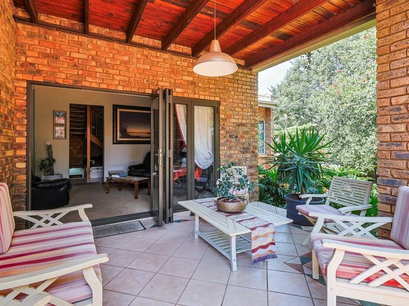 This beautiful family dream home offers space, flow, and comfort in perfect harmony. Designed for easy living and unforgettable entertaining. - Photo 3