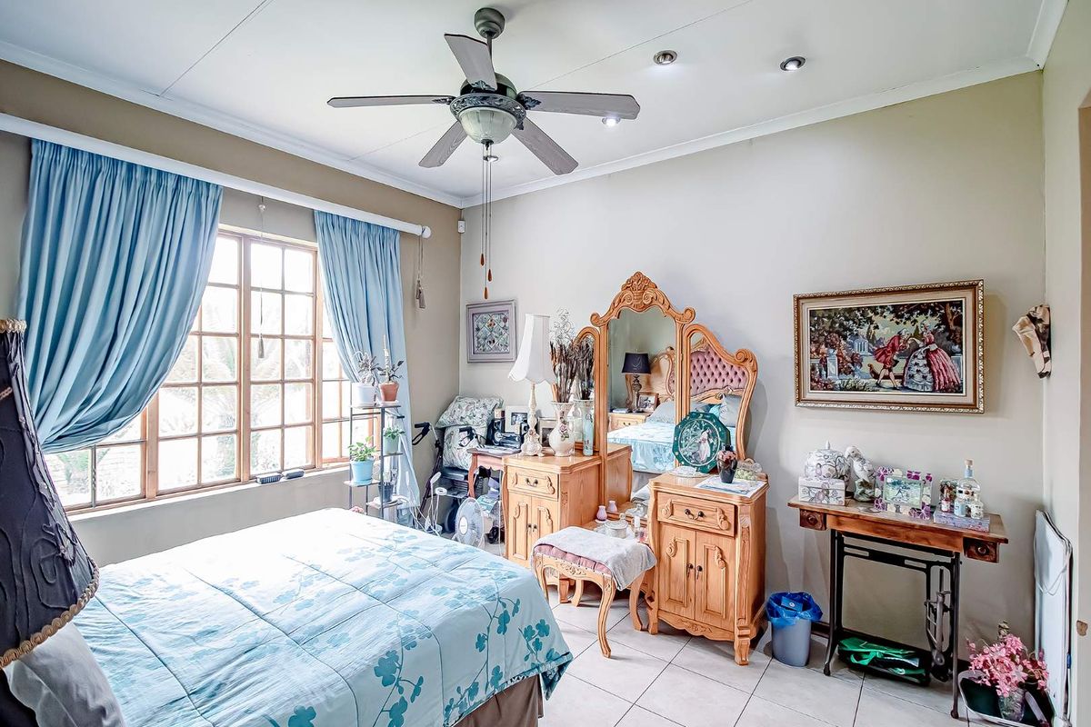 3 Bedroom 2 bathroom home - Photo 3