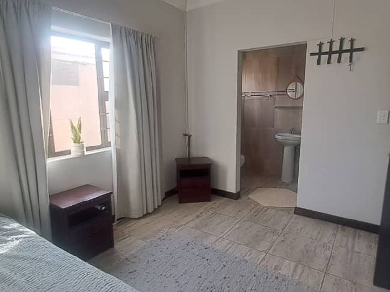 Corner property with 2 entrances. - Photo 8