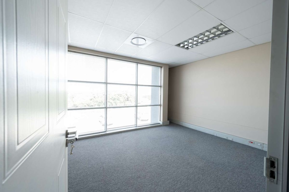Office for sale in Ideal Location - Photo 2