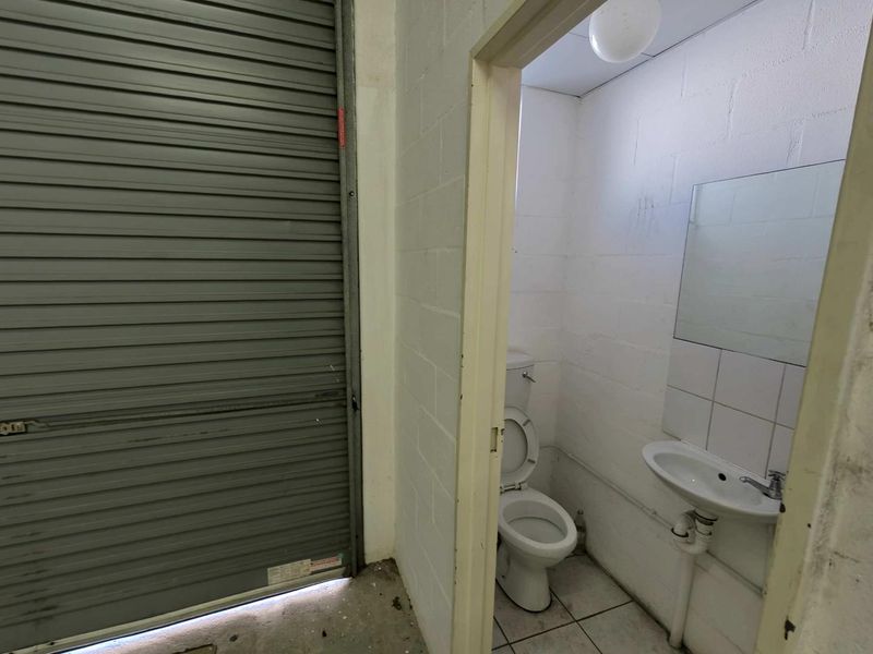 102sqm Storage and Offices available To Let - Photo 8