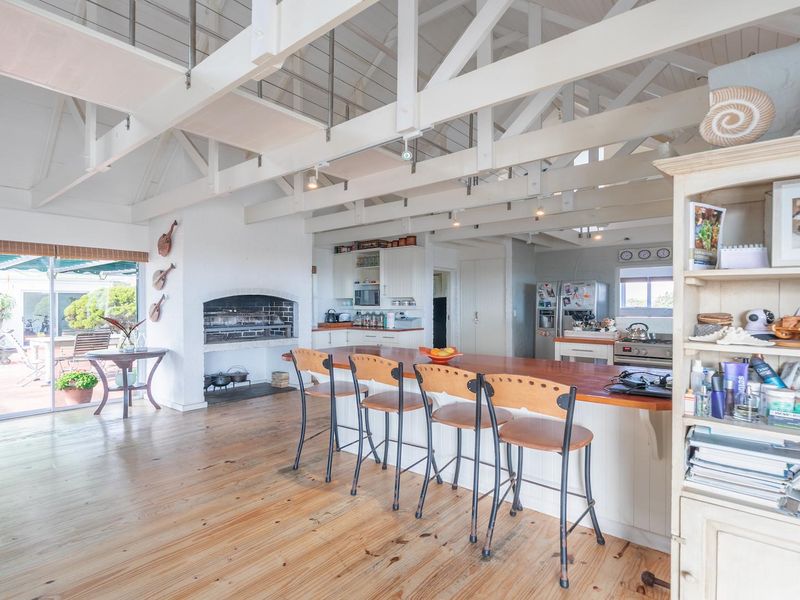 Breathtaking Sea Front Home on double sized erf in Security Estate - Photo 6