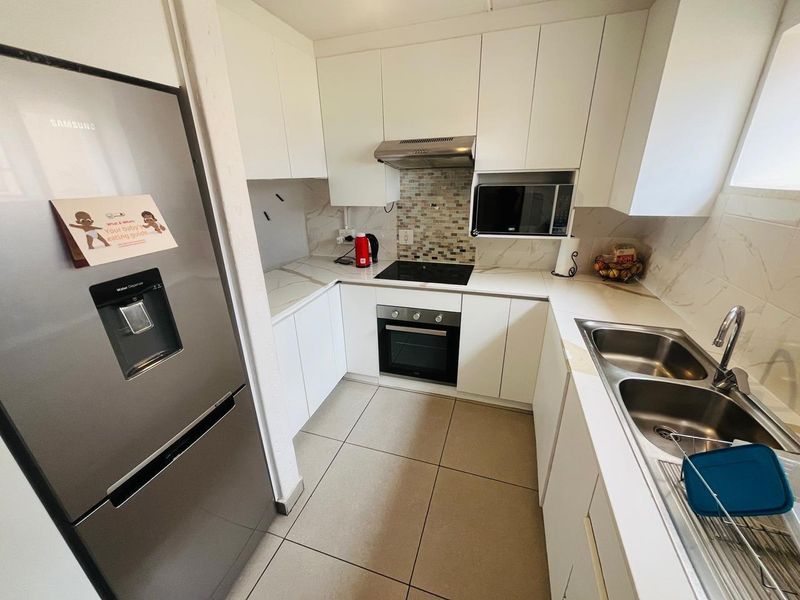 "Prime Location: Minutes from Schools, Shopping & Health! - Photo 10