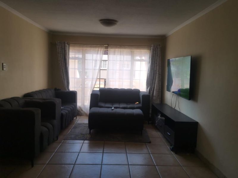 well maintained complex - Photo 3