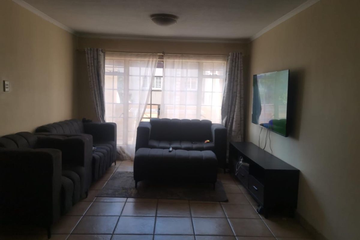 well maintained complex - Photo 3