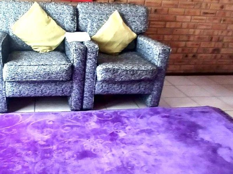 SECURED TOWNHOUSE - Photo 7