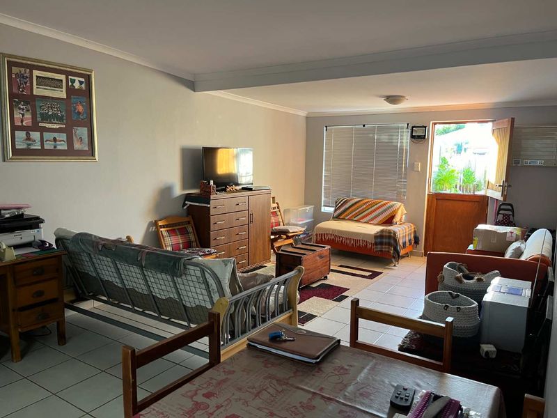 Lovely Renovated Flat – Perfect Investment Opportunity - Photo 4