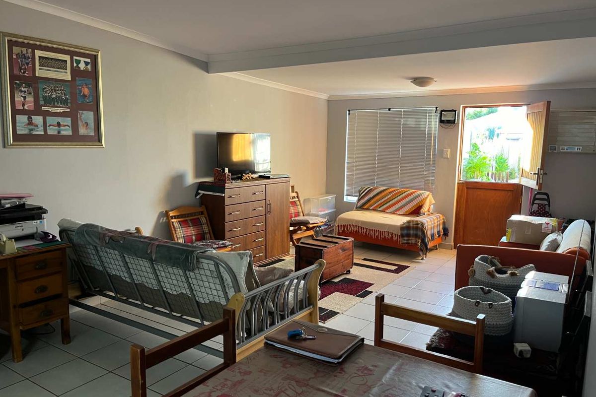 Lovely Renovated Flat – Perfect Investment Opportunity - Photo 4