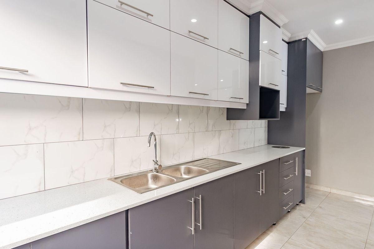 Brand New Modern Home in An Up Market Lifestyle Estate - Photo 2