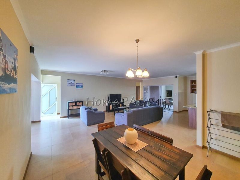 Ext 11, Henties Bay:  4 Bedr Entertainers dream is for Sale - Photo 6