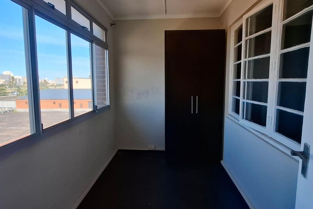 **Mini College / Learning Institution / Medium to Large Office Space Available in Centralized Location** - Photo 4