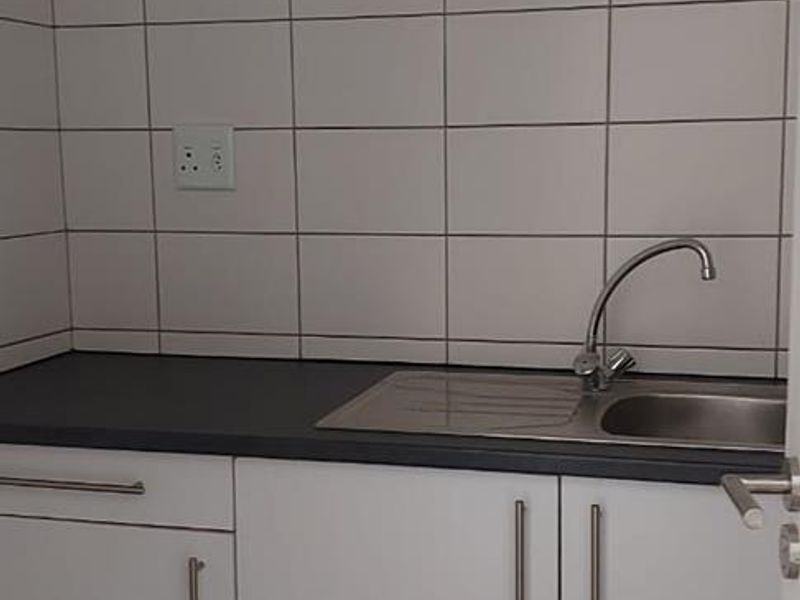 Spacious Open-Plan Office Available for Rent in CBD - Photo 5