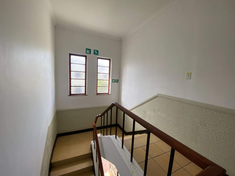 Good old fashioned Value. UCT students dream home. - Photo 3