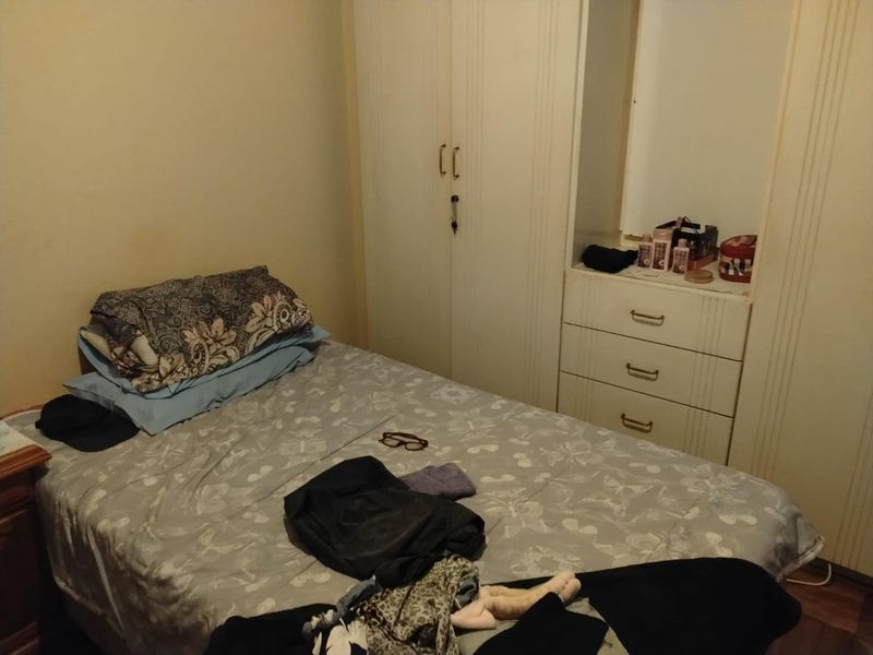 spacious 2 bedroom unit - Photo 6