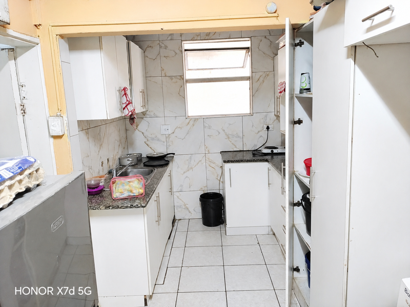 2- bedroom unit perfect for rental purposes - Photo 1