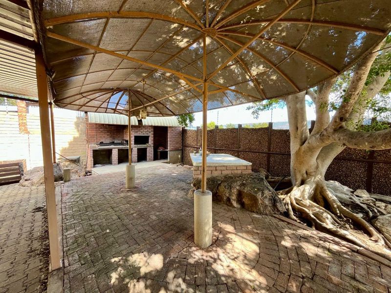 House for Sale in Okahandja – Spacious 4 Bedroom Home with Garages | N$2,000,000 - Photo 6