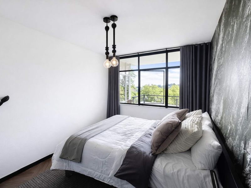 Fully Furnished Executive 1-Bedroom in Benmore | Walk to Sandton | Inverter - Photo 8
