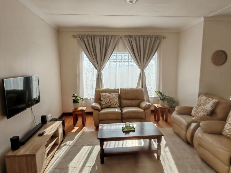 Three-Bedroom Ocean View Starter Home with Inland views nestled in Spacious Garden - Photo 2